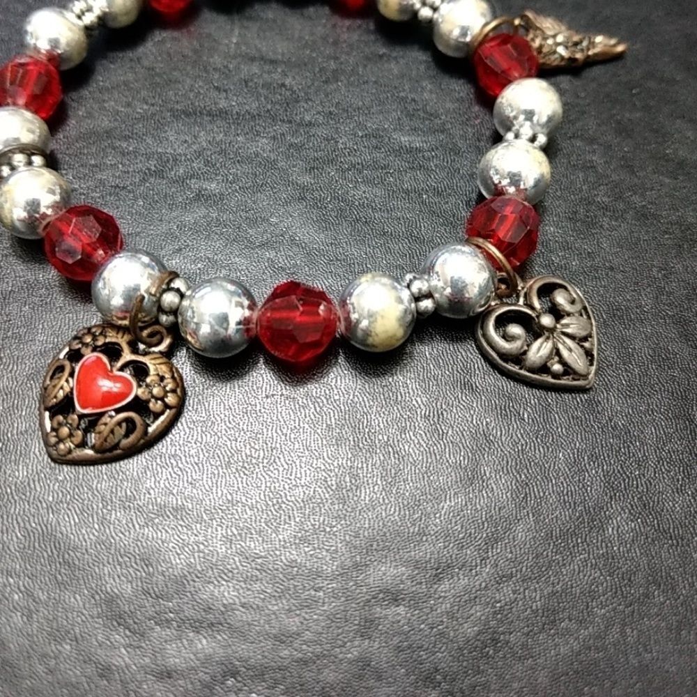 Heart charm bracelet with silver and red beads 6.5"